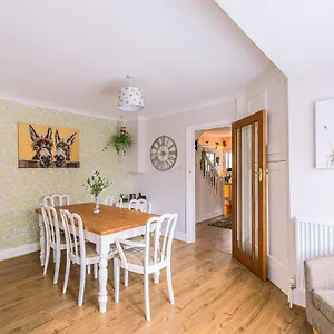 Smiley 3 Bedrooms Sleeps 6 To 8 Filey